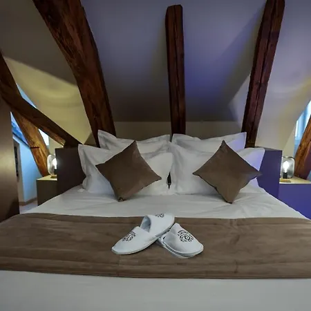 Serenity - De Prestige 4 Et 5 étoiles - 2, 4 Et 6 Personnes- Centre Historique Appartement