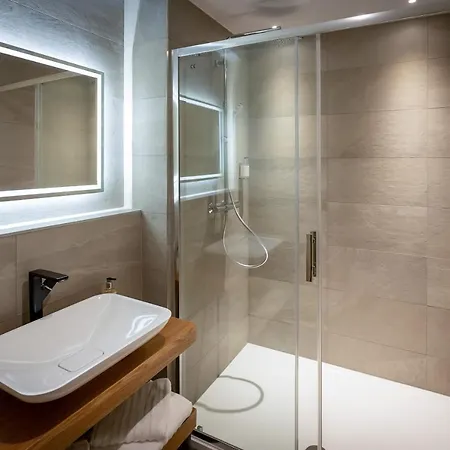 Apartment Serenity - De Prestige 4 Et 5 Etoiles - 2, 4 Et 6 Personnes- Centre Historique *